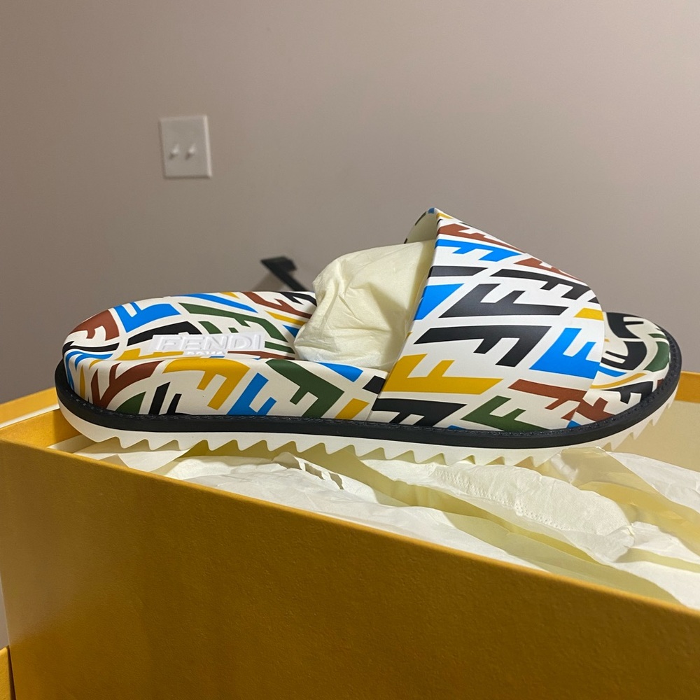 Fendi Vertigo multicolor slides. Size 6.5 but fits more like a 8.5/9 W